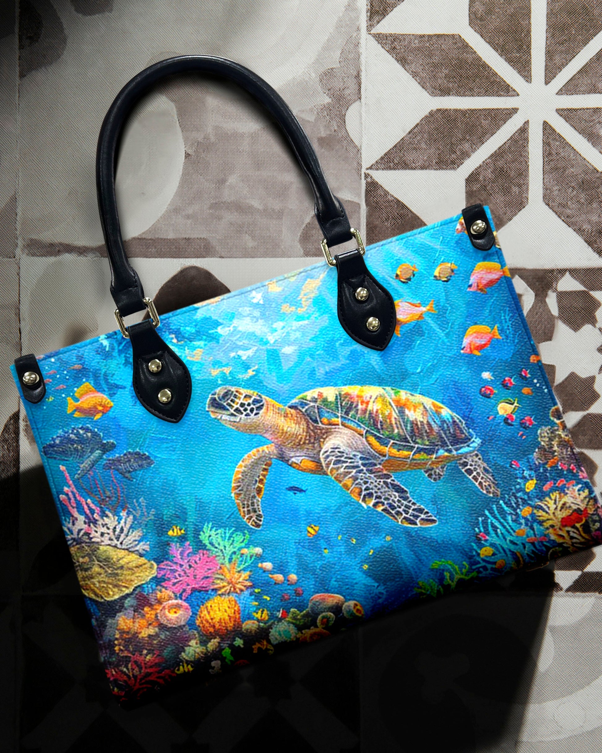 Bigcrowns OCEAN TURTLE LEATHER HANDBAG N2307244