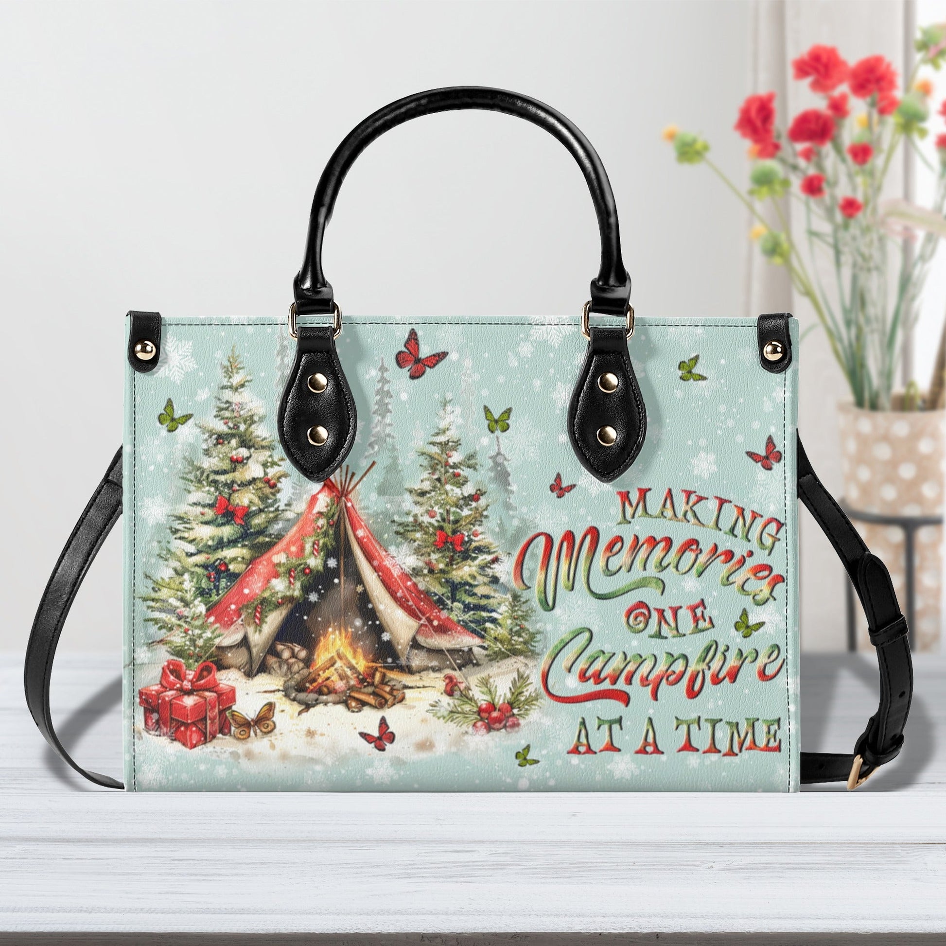 Bigcrowns MAKING MEMORIES ONE CAMPFIRE CHRISTMAS LEATHER HANDBAG N2510244